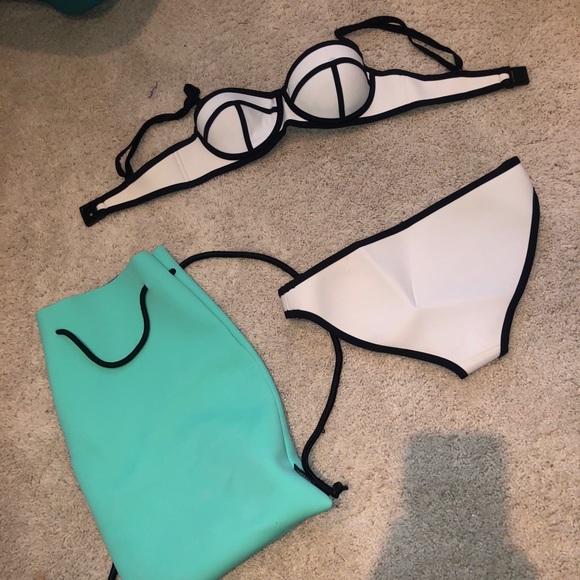 Triangle swimsuit - Picture 2 of 4